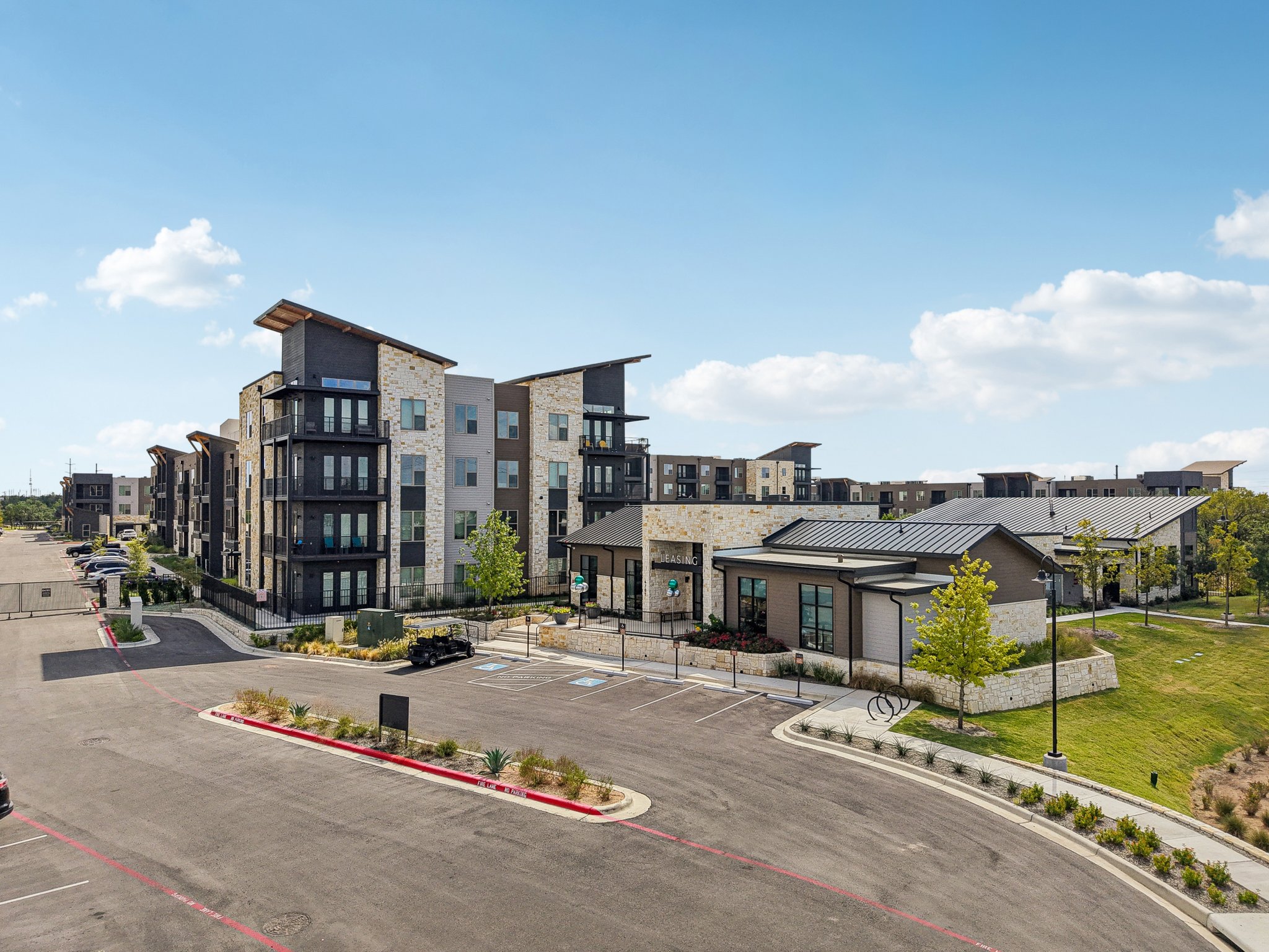 Aura High Pointe